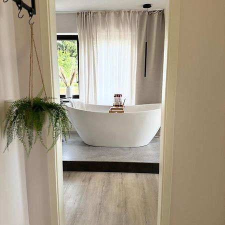 Апартаменти Leonardo Wuerzburg I Freistehende Badwanne Екстер'єр фото