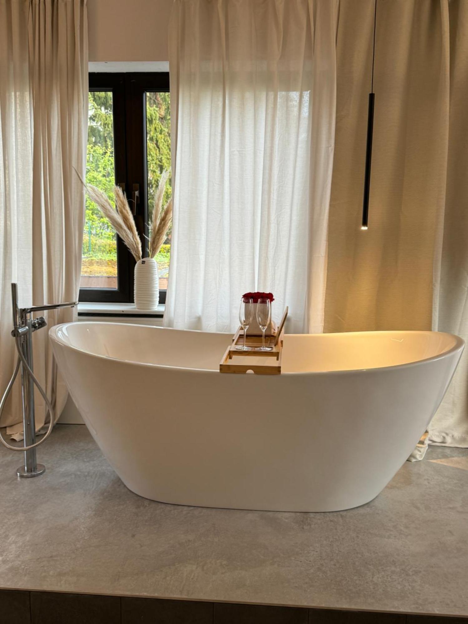Апартаменти Leonardo Wuerzburg I Freistehende Badwanne Екстер'єр фото